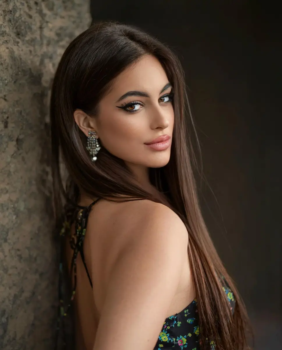Adrienne escort in Almaty