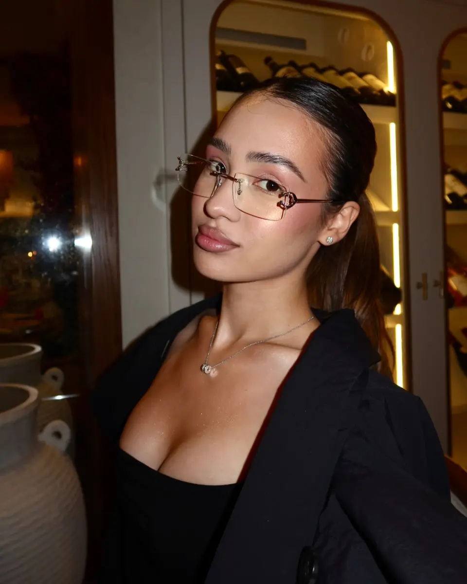 Ayanat escort in Almaty