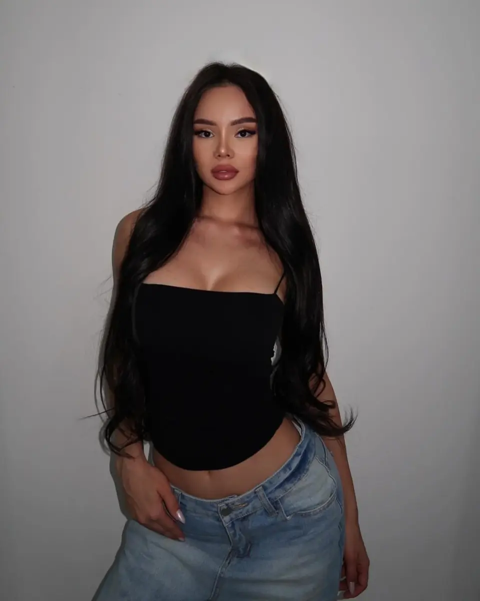 Lucy escort in Almaty